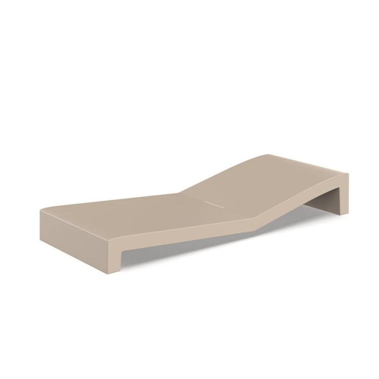 leżak-jut-Vondom-Jut-sun-lounger-Studio-Vondom-2.jpg