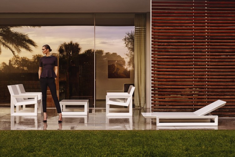 leżak-frame-Vondom-Frame-sun-lounger-Ramon-Esteve-1.jpg