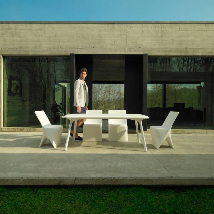 krzeslo-ogrodowe-pal-exclusive-outdoor-design-furniture-table-chairs-sloo-karimrashid-vondom_1_.jpg