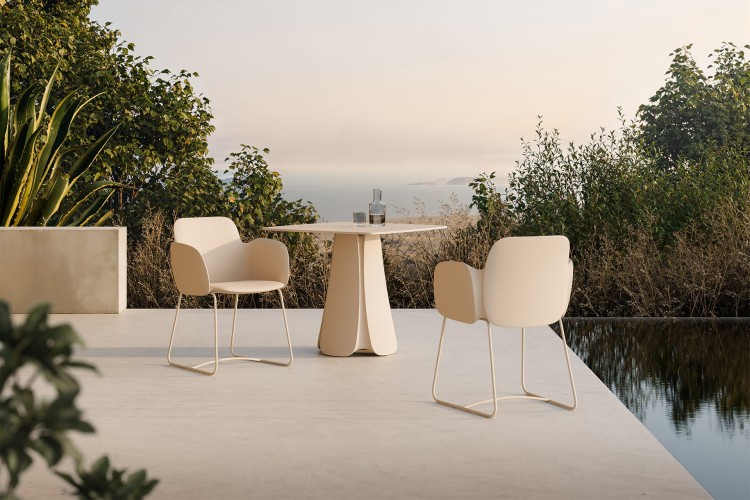 krzeslo-ogrodowe-pezzettina-Vondom-Pezzettina-Stefano-Giovannoni-designer-chairs-1.jpg