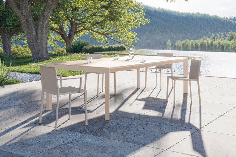 krzeslo-quartzVondom-Quartz-outdoor-chair-Ramón-Esteve-5.jpg