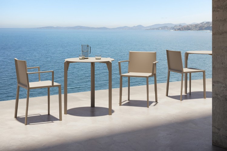 stół-quartzVondom-Quartz-outdoor-table-Ramón-Esteve-1.jpg
