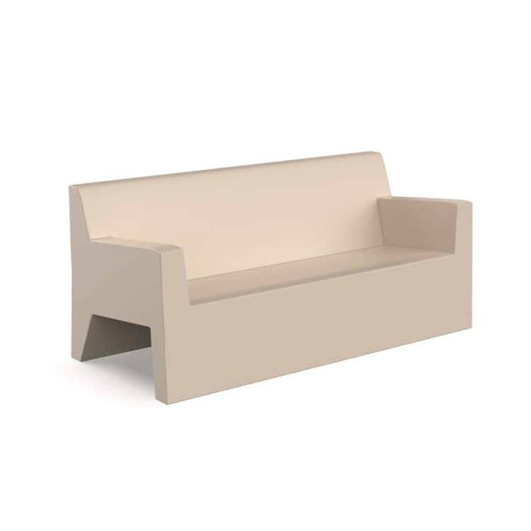 sofa-jut-Vondom-Jut-outdoor-sofa-Studio-Vondom-1.jpg
