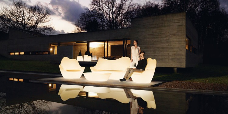 sofa-sabinas-outdoor_furniture_design_sofa_table_vondom_modern_light_mariscal_2_.jpg