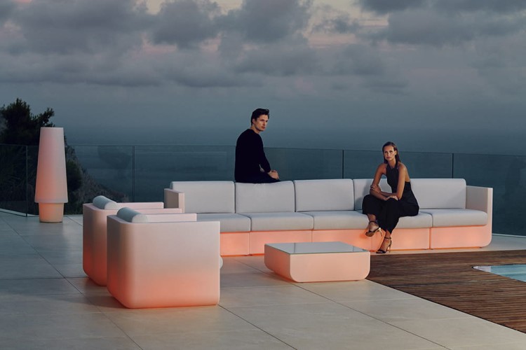 sofa-modulowa-exclusive-outdoor-design- light-up-furniture-sofa-armchair-table-ulm-ramonesteve-vondom (0).jpg