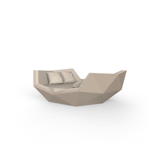 Vondom-IGLOO-outdoor-furniture-ramon-esteve-daybed.jpg