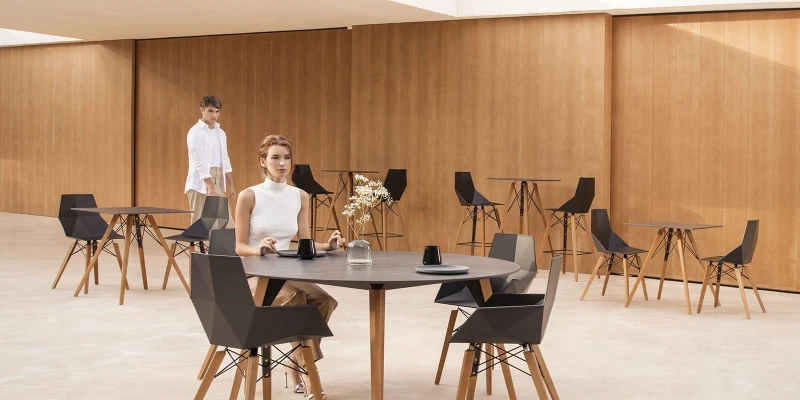 Krzesło barowe Faz Wood Vondom w aranżacji producenta