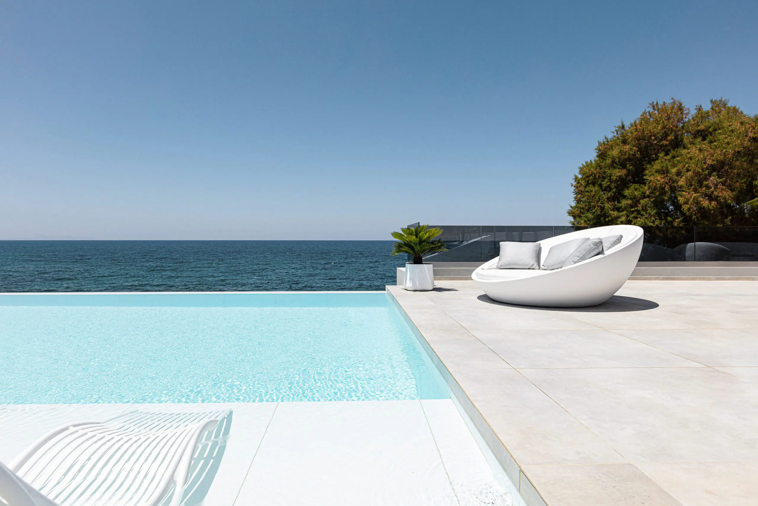 lezak Ibiza
